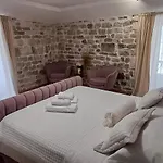Private In Diocletians Palace Сплит