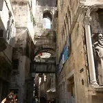 Private In Diocletians Palace * Сплит