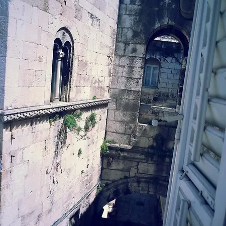 Апартаменти Private In Diocletians Palace Спліт