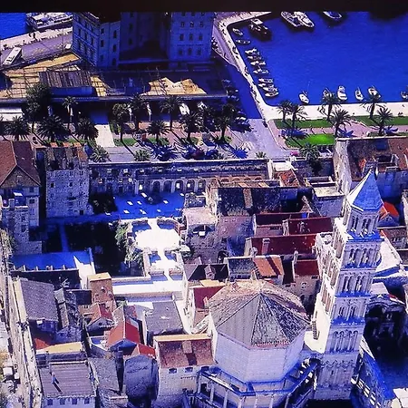 Private In Diocletians Palace Апартаменти Спліт