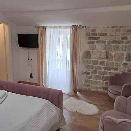 Private In Diocletians Palace *