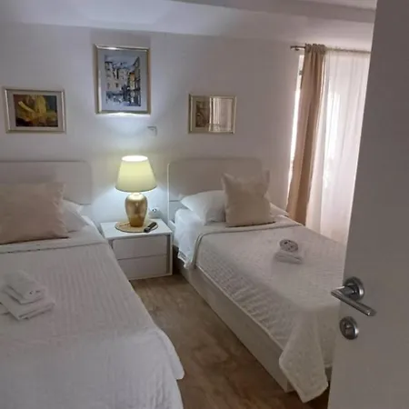 Private In Diocletians Palace スプリト