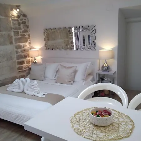 Private In Diocletians Palace Split